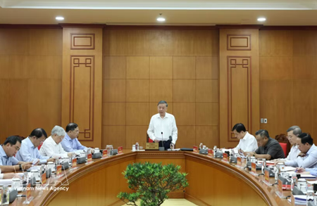 Top leader calls for clearer rules on Party members engaged in private business